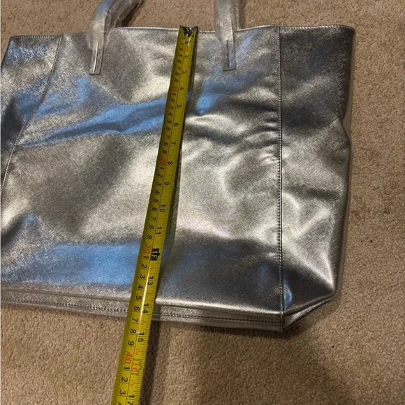Clinique Silver Tote Bag - Picture 7 of 7